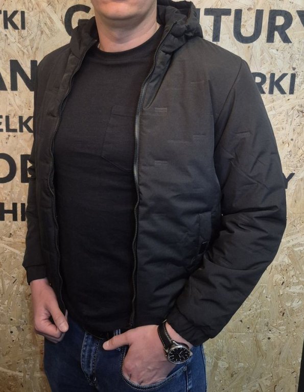 Kurtka przejściowa czarna z kapturem